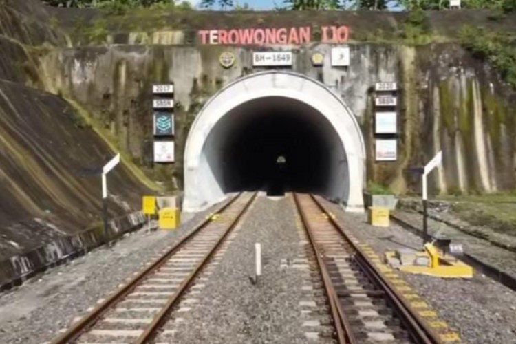 Tragedi Terowongan Ijo Kisah Horor di Jalur Kereta Api Peninggalan Belanda yang Membelah Gunung 