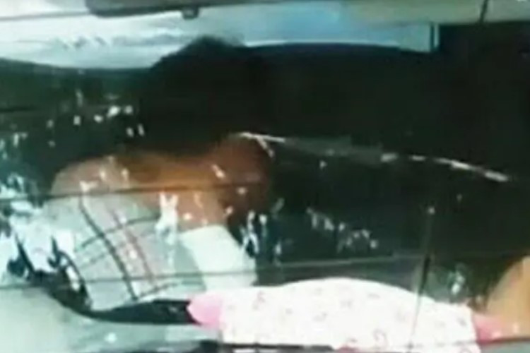 Video Kadis Koperasi Sumba Barat Terciduk Berbuat Mesum di Dalam Mobil Bareng Selingkuhan Beda Agama