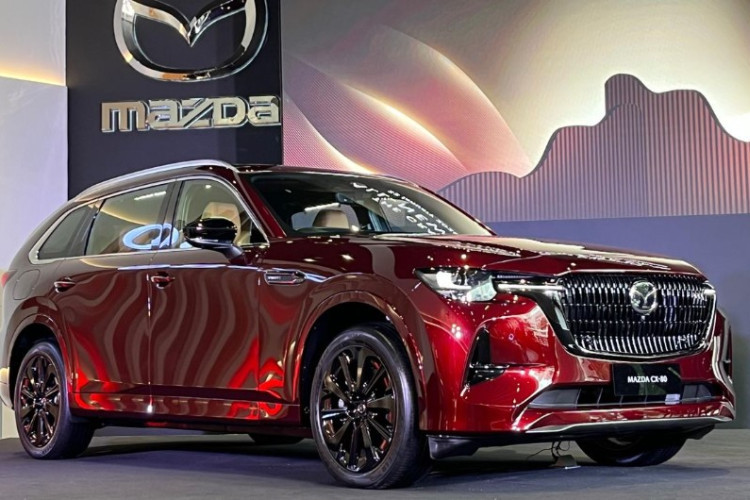 Mobil Mazda CX-80 PHEV Resmi Mengaspal di Indonesia Dipajang di IIMS 2025 dengan Banderol Harga 1.1 Milyar