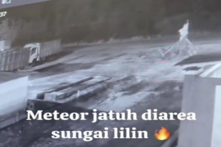 Video Asli Meteor Jatuh di Sungai Lilin Sumsel Full HD Bikin Bulu Kuduk Merinding Begini Faktanya 